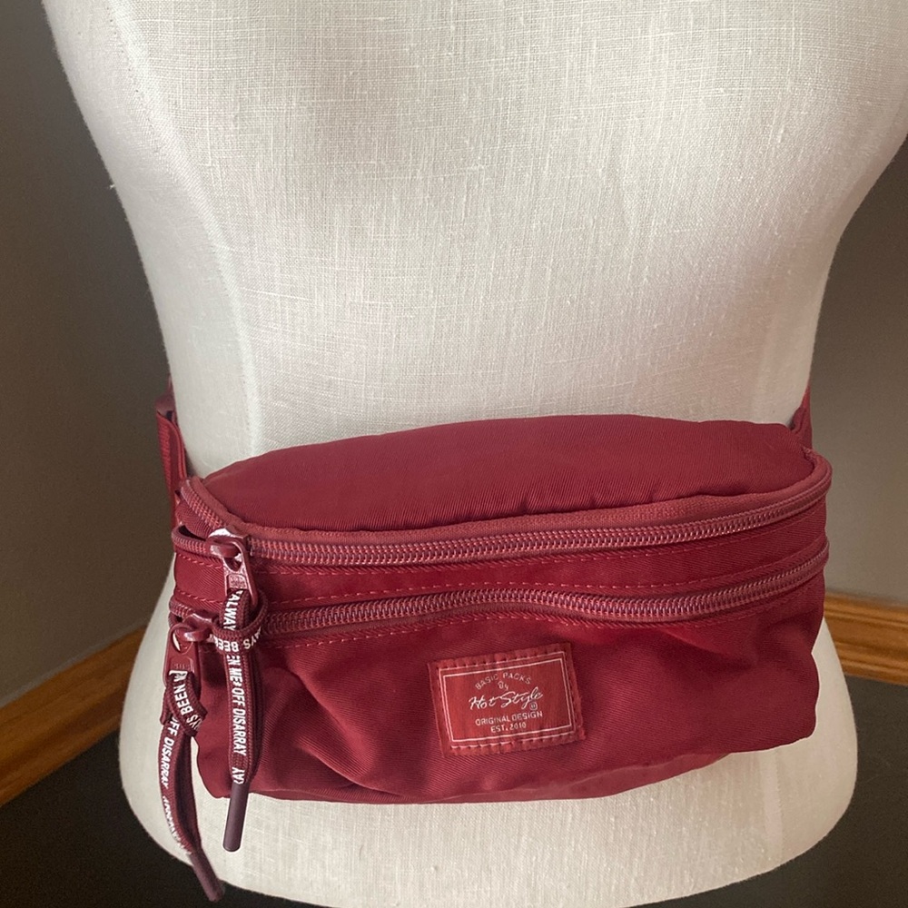 Basic packs maroon red belt bag Fanny pack